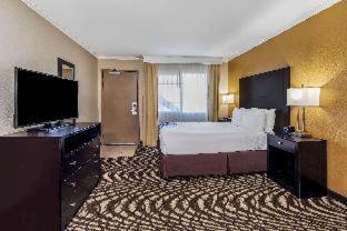 Room #5774917 at La Quinta Inn & Suites by Wyndham Carlsbad - Legoland Area