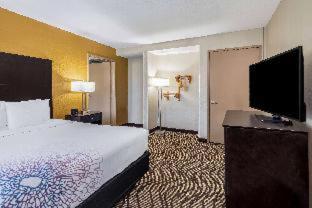 Room #5774918 at La Quinta Inn & Suites by Wyndham Carlsbad - Legoland Area