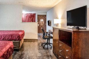 Room #25040607 at Econo Lodge Southeast Milwaukie/Portland
