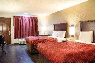 Room #25040608 at Econo Lodge Southeast Milwaukie/Portland