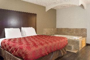 Room #25040609 at Econo Lodge Southeast Milwaukie/Portland