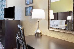 Room #46625307 at La Quinta Inn & Suites by Wyndham Pasadena North