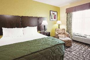 Room #46625308 at La Quinta Inn & Suites by Wyndham Pasadena North