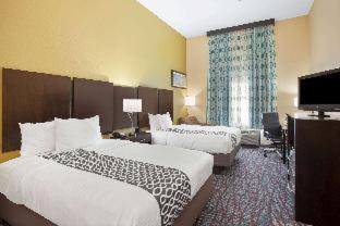 Room #46625309 at La Quinta Inn & Suites by Wyndham Pasadena North
