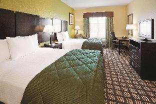 Room #46625309 at La Quinta Inn & Suites by Wyndham Pasadena North