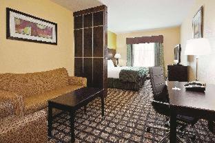 Room #46625310 at La Quinta Inn & Suites by Wyndham Pasadena North