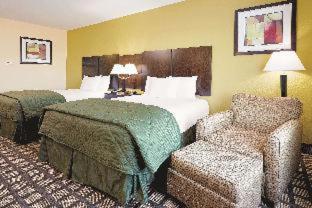 Room #46625311 at La Quinta Inn & Suites by Wyndham Pasadena North