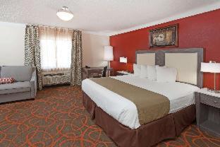 Room #2483331 at Baymont by Wyndham Chicago/Alsip