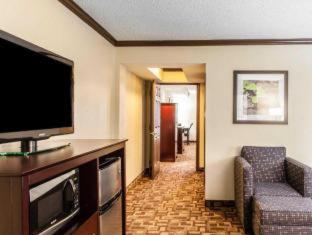 Room #28090315 at Quality Inn & Suites Quakertown - Allentown