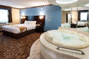 Room #28090318 at Quality Inn & Suites Quakertown - Allentown