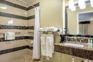 Room #29159939 at Quality Inn & Suites Phoenix NW - Sun City