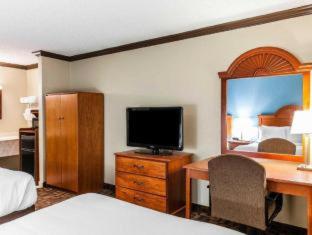 Room #28090319 at Quality Inn & Suites Quakertown - Allentown