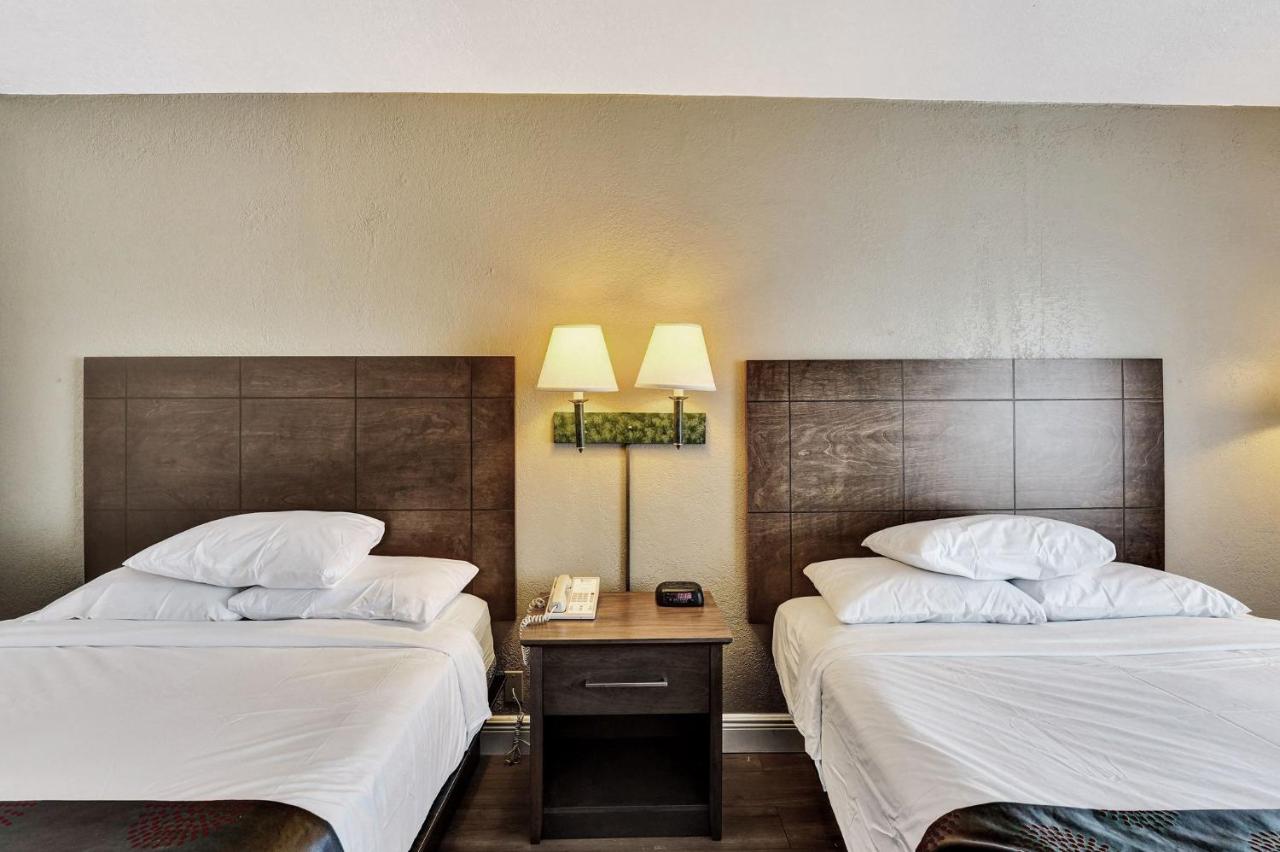 Deluxe Queen Room with Two Queen Beds at Plaza Hotel Fort Lauderdale