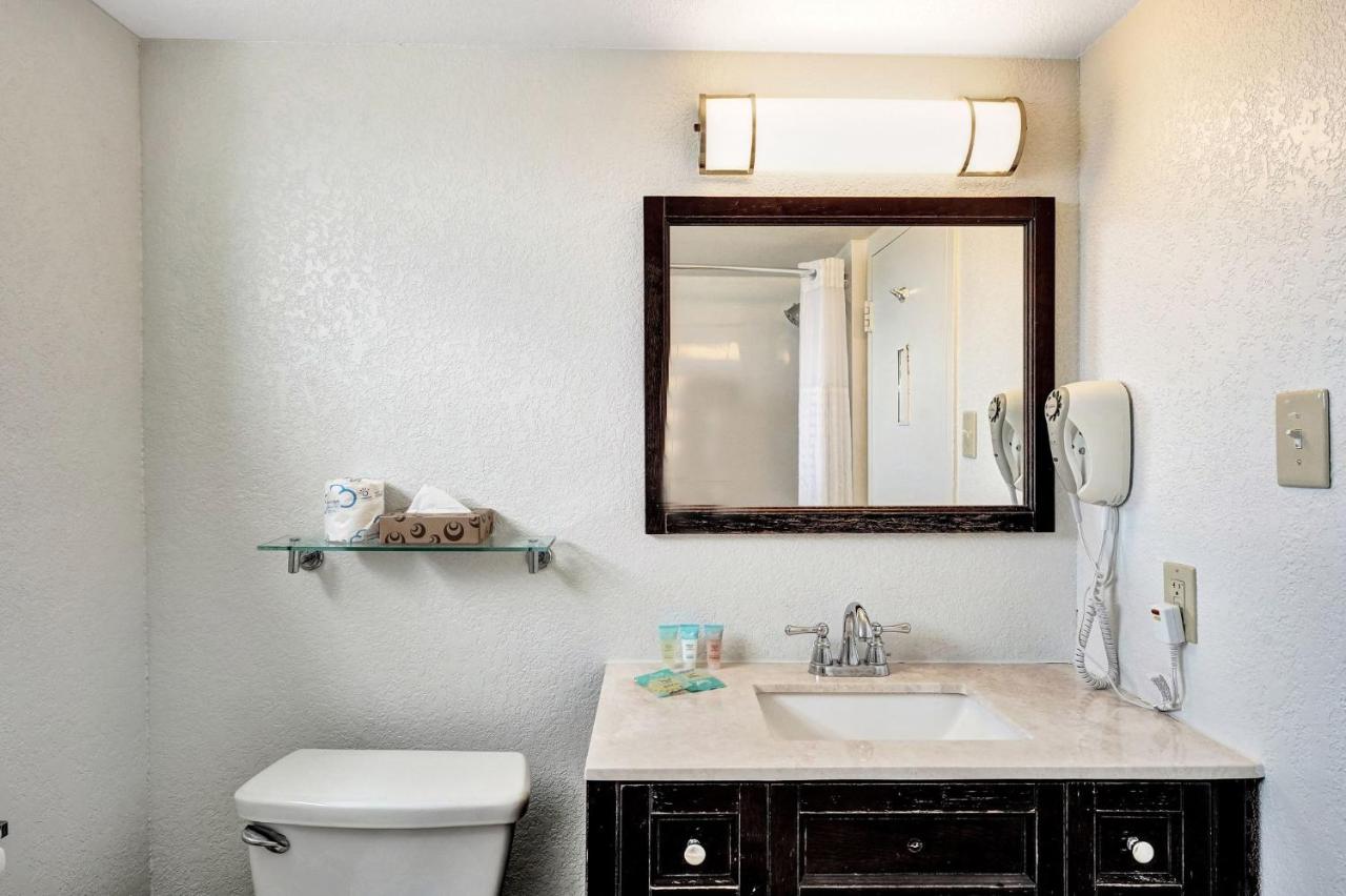 Deluxe Queen Room with Two Queen Beds at Plaza Hotel Fort Lauderdale
