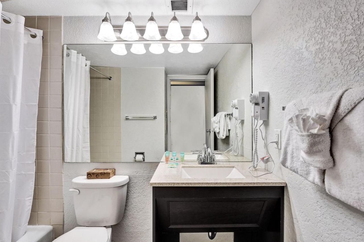 Deluxe Queen Room with Two Queen Beds at Plaza Hotel Fort Lauderdale