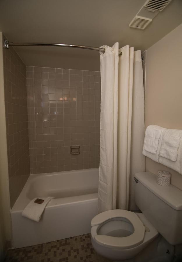 Small Double Room at Port Labelle Inn