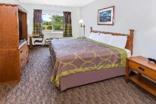 Room #34500915 at Super 8 by Wyndham Central Pt Medford