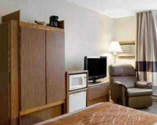 Room #62214305 at Quality Inn Bismarck I-94