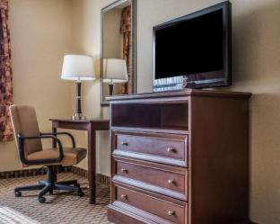 Room #32716210 at Comfort Inn & Suites Farmington - Victor