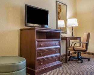 Room #32716210 at Comfort Inn & Suites Farmington - Victor