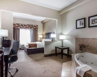 Room #118963112 at Comfort Suites Morrow - Atlanta South