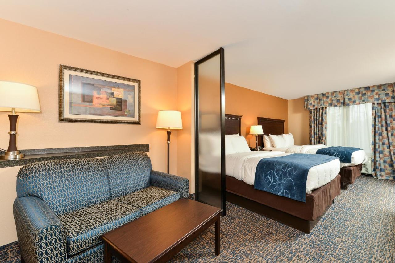 Queen Suite at Comfort Suites near MCAS Beaufort