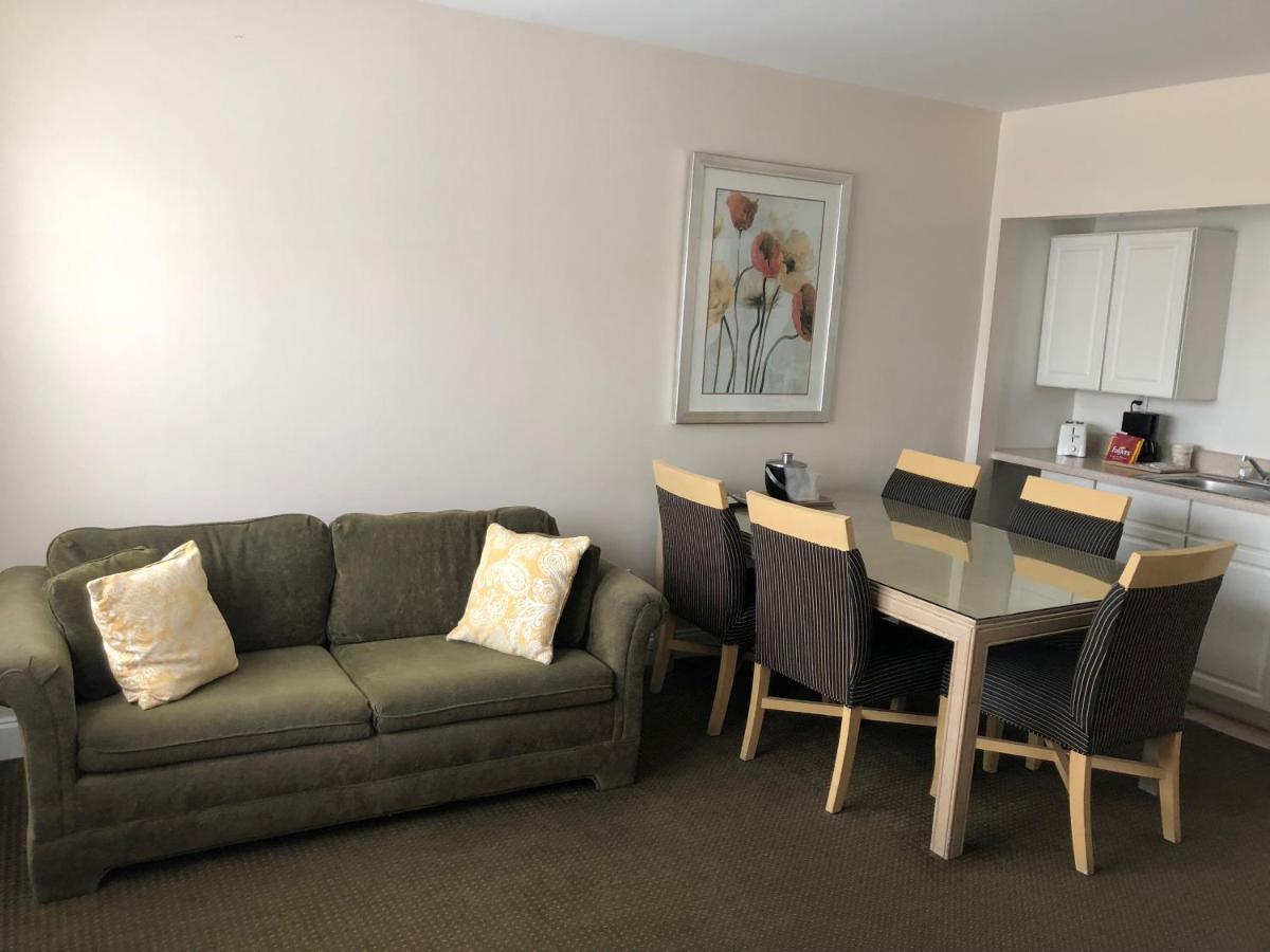 Two-Bedroom Suite - Free Parking at Beach Place Hotel