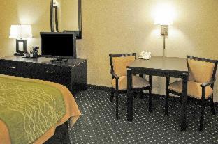 Room #27759006 at Comfort Inn & Suites Alameda at Albuquerque Balloon Fiesta Park