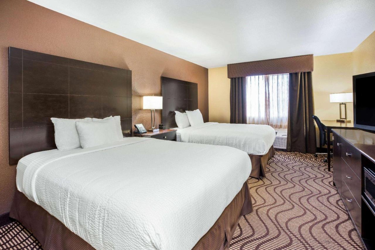 Deluxe Queen Room with Two Queen Beds at La Quinta Inn & Suites by Wyndham Meridian / Boise West