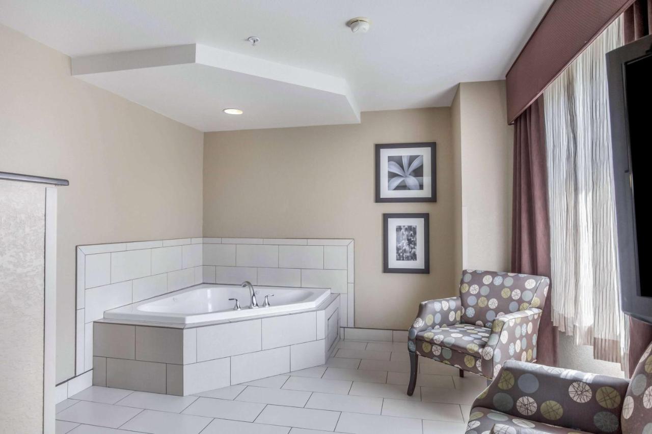Deluxe King Room with Jetted Tub - Non-Smoking at La Quinta Inn & Suites by Wyndham Meridian / Boise West