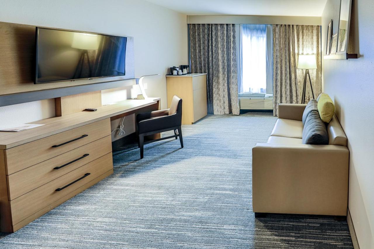 King Suite - Disability Access/Non-Smoking at Country Inn & Suites by Radisson, Nashville Airport, TN
