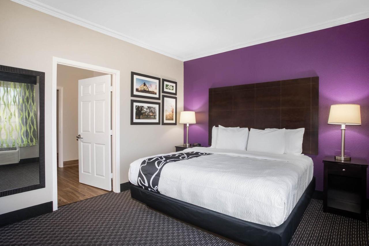 Deluxe King Suite with Bath Tub - Mobility/Hearing Access - Non-Smoking at La Quinta Inn & Suites by Wyndham Columbus TX