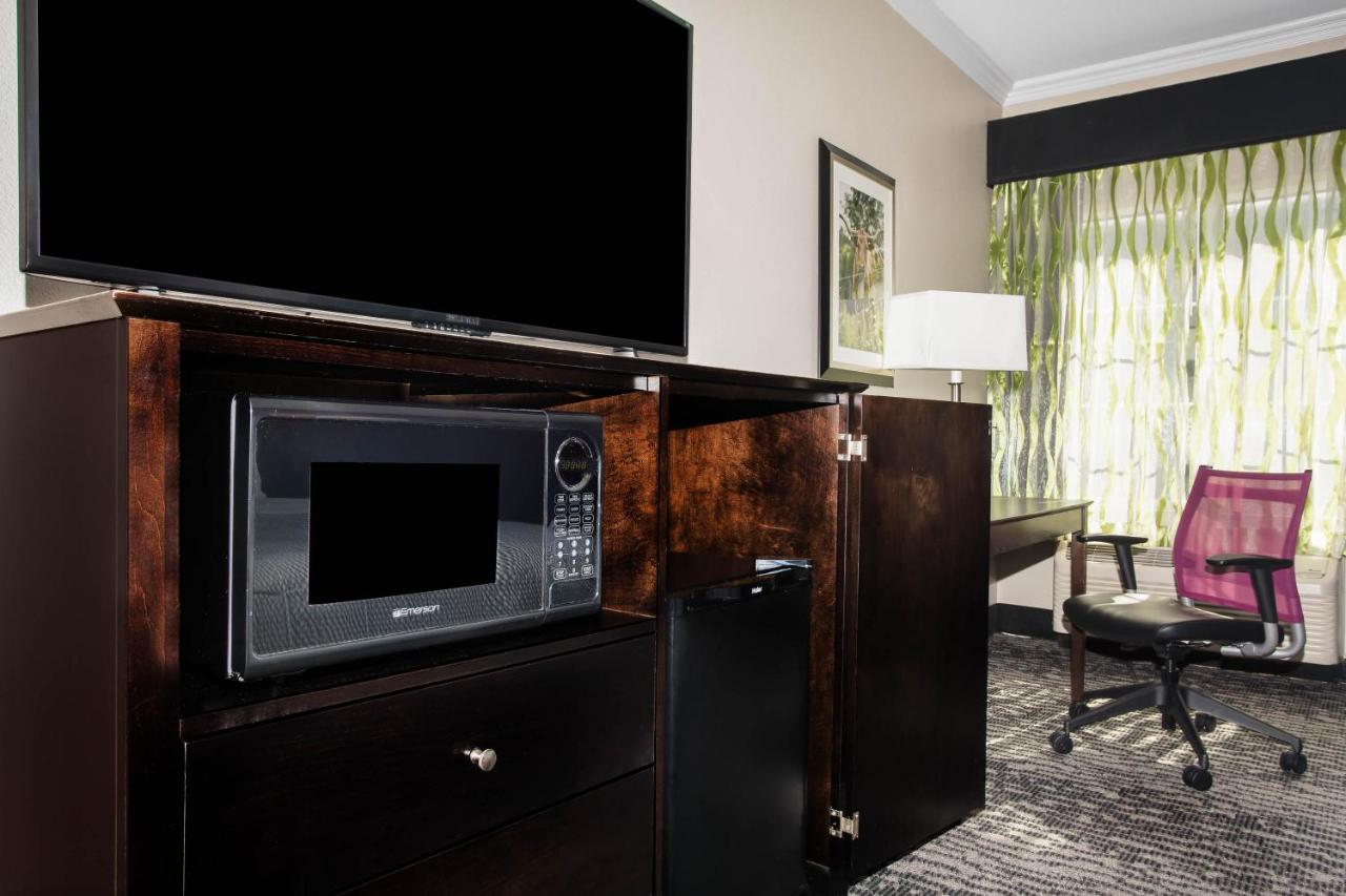 Queen Room with Two Queen Beds and Bath Tub - Mobility/Hearing Access - Non-Smoking at La Quinta Inn & Suites by Wyndham Columbus TX