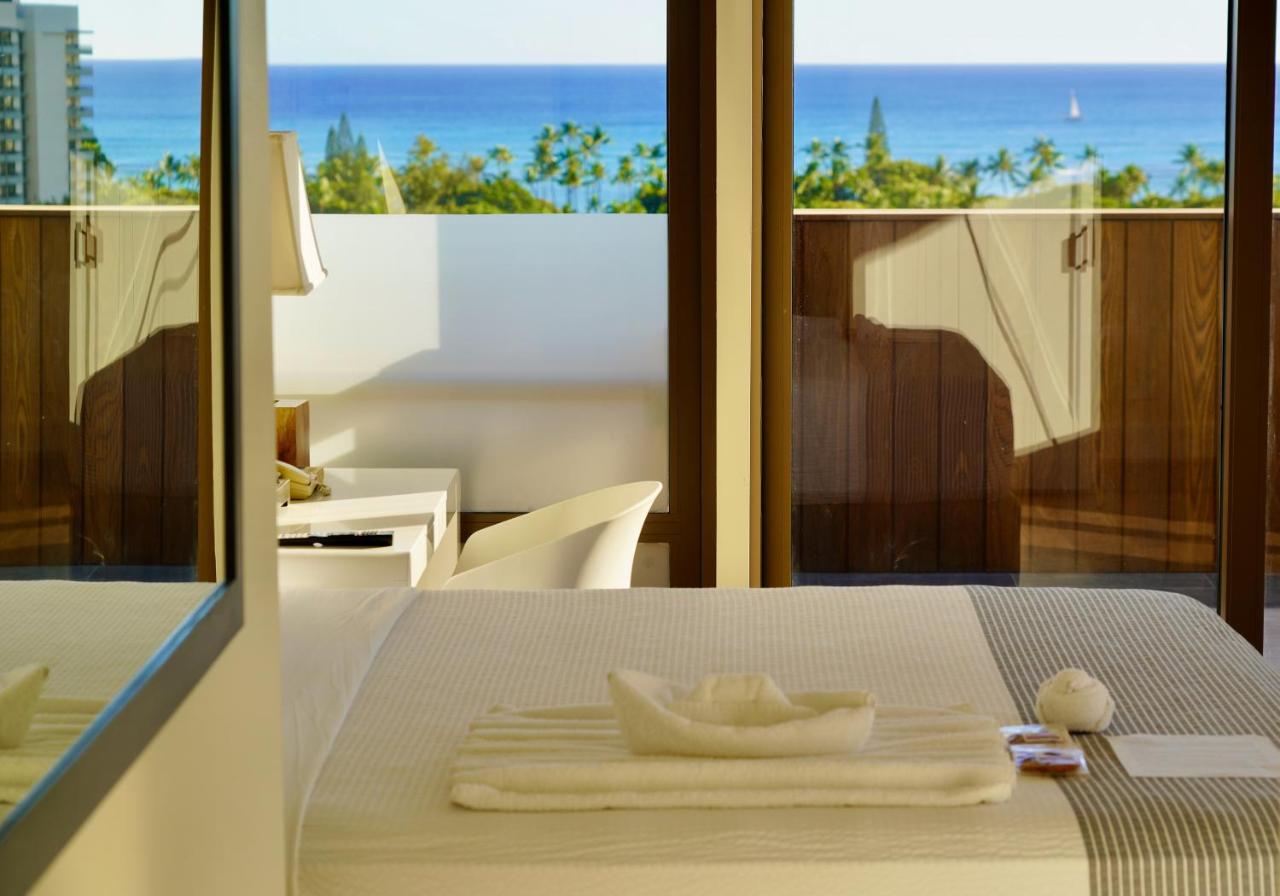King Suite with Ocean View at The Twin Fin Hotel