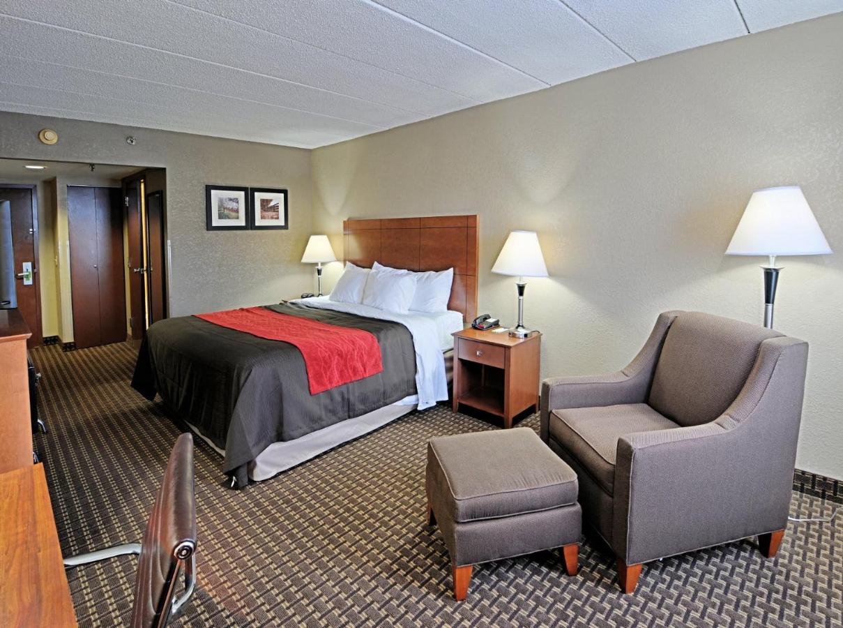 King Room - Accessible/Non-Smoking at Comfort Inn & Suites Raphine - Lexington near I-81 and I-64