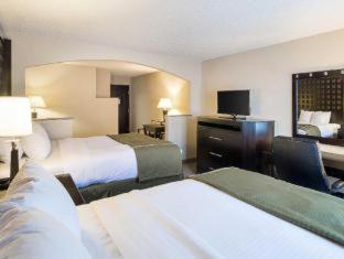 Room #49188304 at Quality Suites Sherman