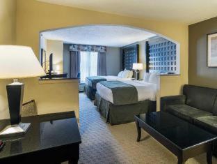 Room #49188304 at Quality Suites Sherman