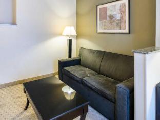 Room #49188304 at Quality Suites Sherman