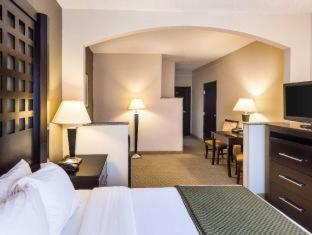 Room #49188306 at Quality Suites Sherman