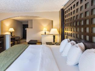 Room #49188306 at Quality Suites Sherman
