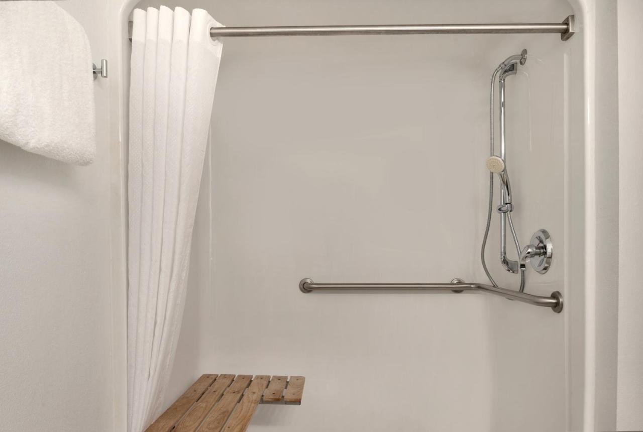 King Room - Disability Access/Non-Smoking at Country Inn & Suites by Radisson, Pella, IA