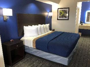 Room #33873906 at Executive Inn & Suites Joaquin