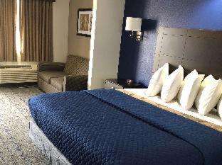 Room #33873906 at Executive Inn & Suites Joaquin