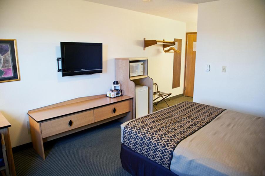 King Room - Non-Smoking at Americas Best Value Inn & Suites Atlantic