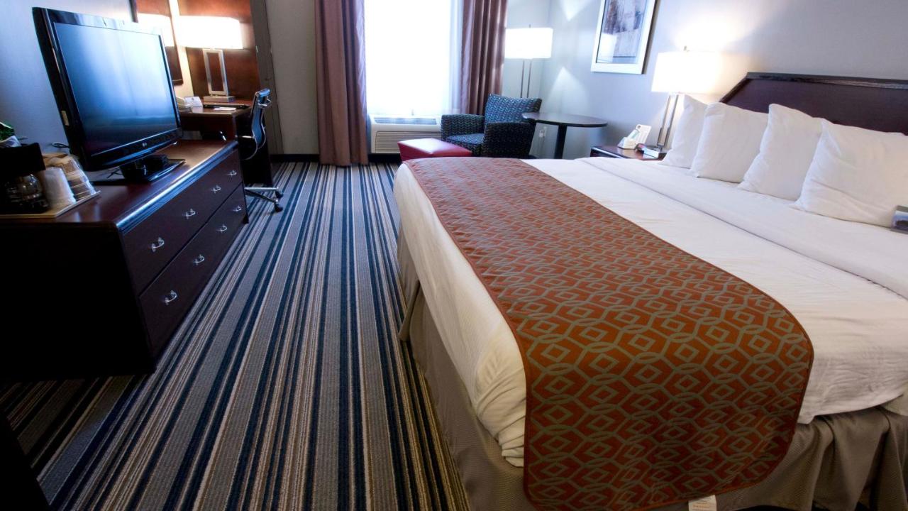 King Room with Sofabed at Comfort Inn & Suites Harrisburg-Hershey North