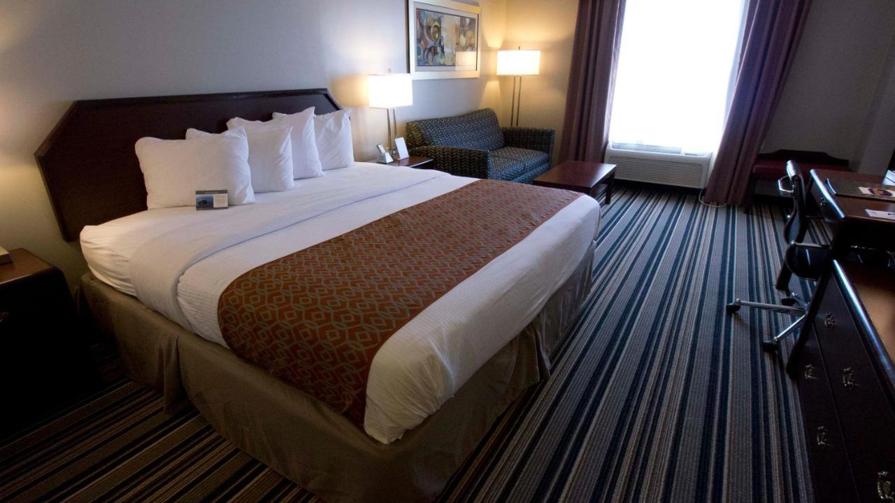 King Room with Sofabed at Comfort Inn & Suites Harrisburg-Hershey North