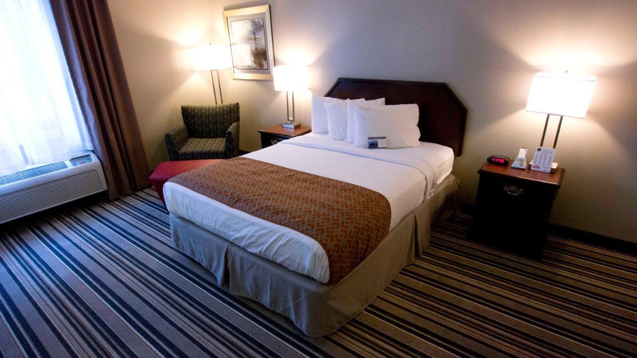 Queen Room - Disability Access/Roll-in Shower at Comfort Inn & Suites Harrisburg-Hershey North