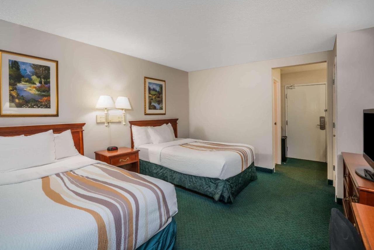 Deluxe Double Room with Two Double Beds at La Quinta Inn & Suites by Wyndham Nashville Franklin