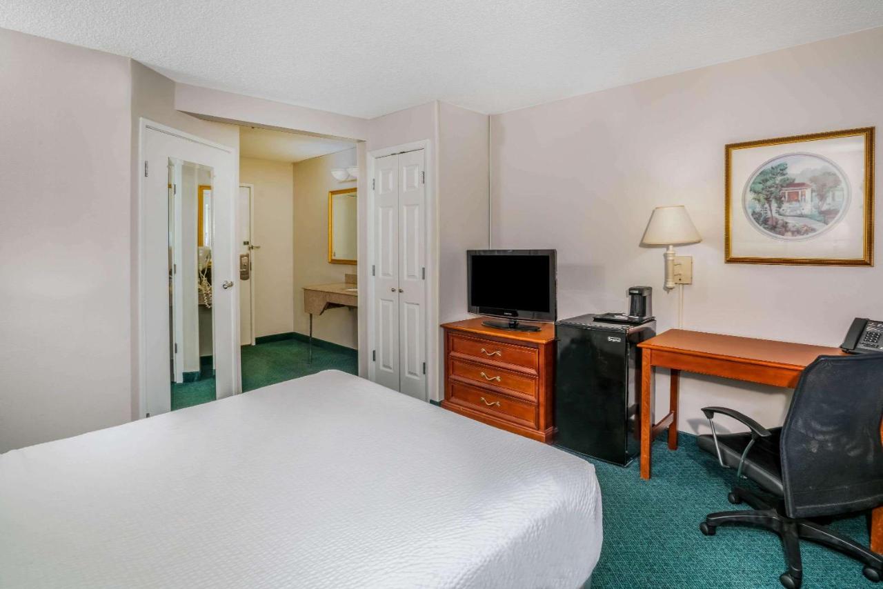 One Double Bed - Disability Access at La Quinta Inn & Suites by Wyndham Nashville Franklin