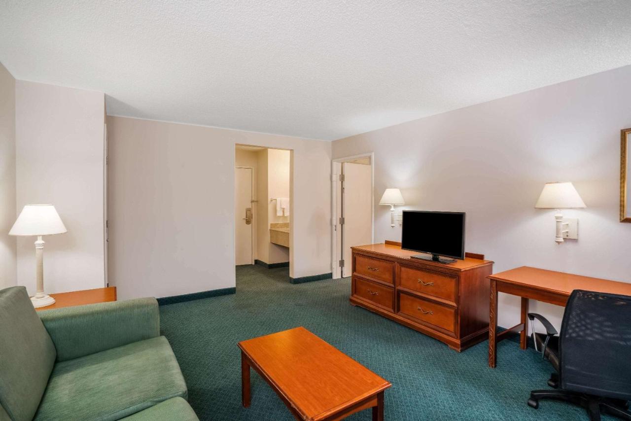 King Apartment - Non-Smoking at La Quinta Inn & Suites by Wyndham Nashville Franklin